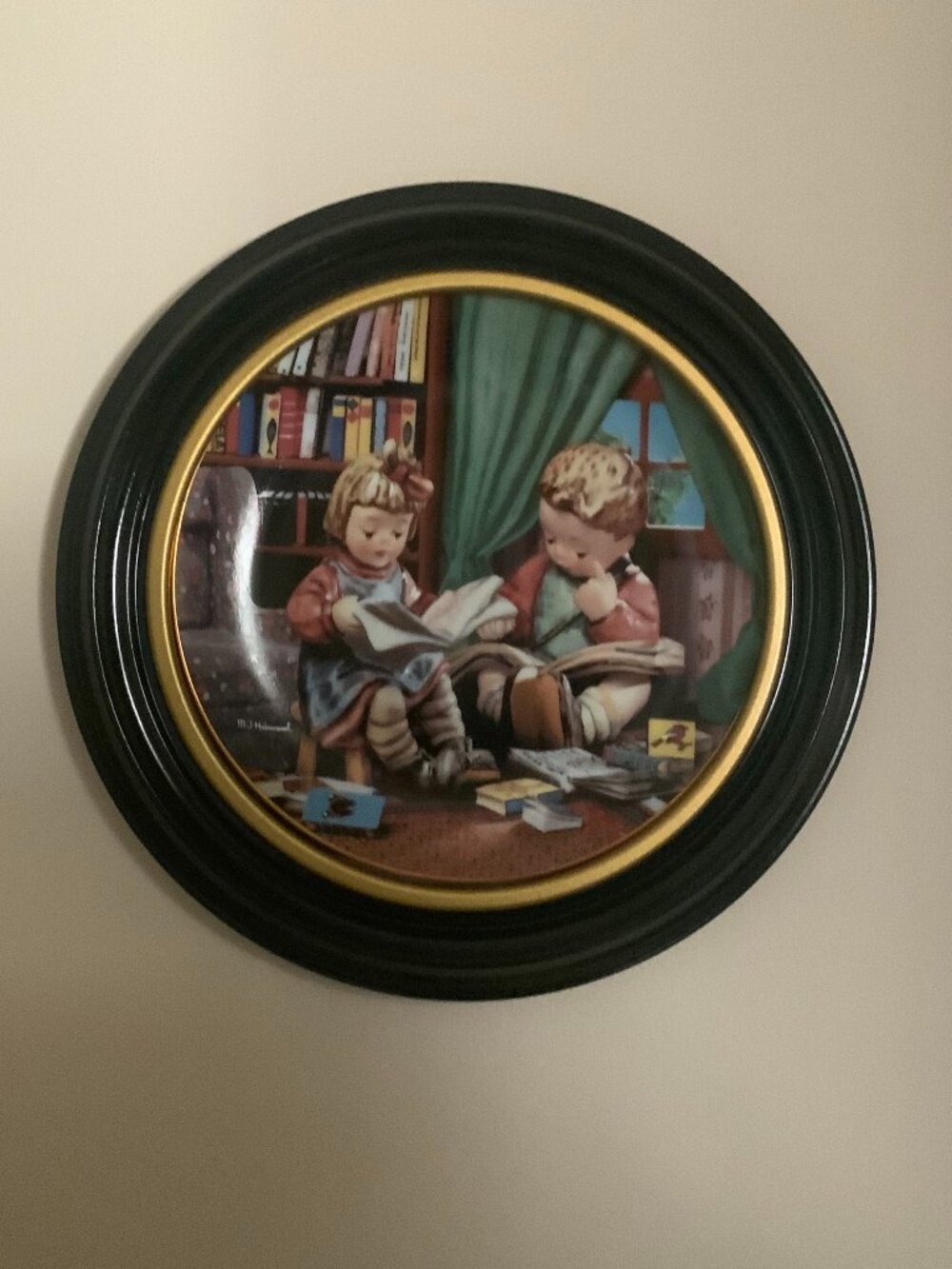 THE DANBURY MINT FRAMED HUMMEL PLATE - LITTLE COMPANIONS - BUDDING SCHOLARS
